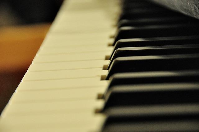 Nová klavírní škola: Proč začít hrát na klavír už dnes