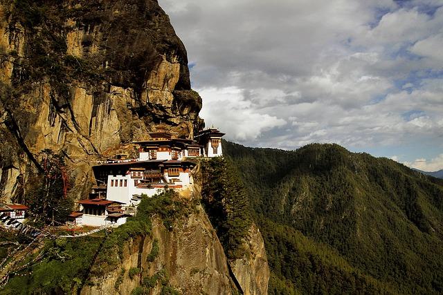 Bhutan nebo Bhutan? Geografické a Kulturní Zajímavosti