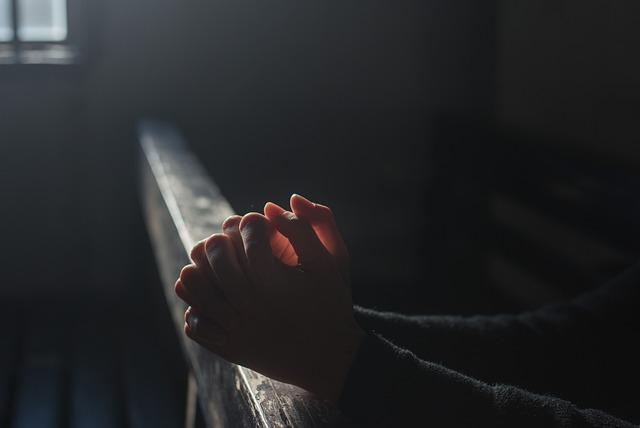 Modlitba nebo Motlitba: Jak správně vyjádřit své prosby